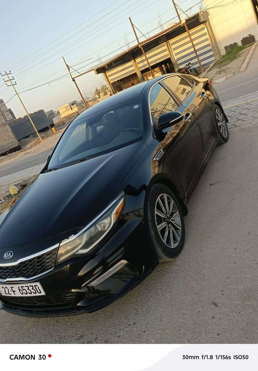 السلام عليكم 
اوبتيما موديل2019 وارد امريكي 
بيه 3 قطع صبغ بدون دواخل 
السياره جاهزه او جديده ماشيه 99 
كير محرك تبريد حداديه كفاله 
رقم اربيل سنويه او هزه جديده لل2031 اتريد تحويل اتريد وكاله بخدمتك
السعر 118 وبيه مجال بسيط
مكان السياره بابل 
للاتصال ***********
***********
