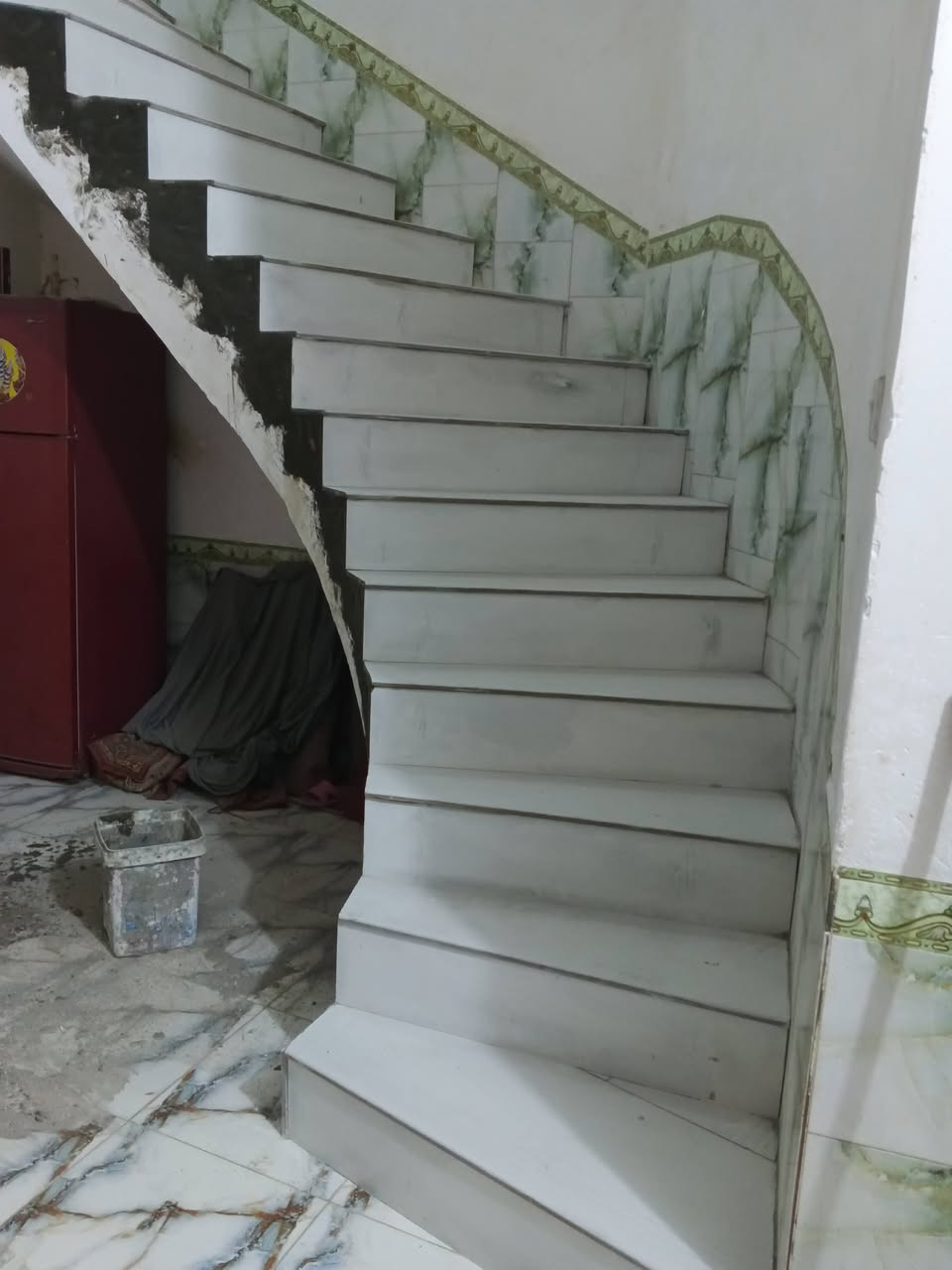 خلفة سلاميك شطره مضبوط بل يعجبك ع متر بيوميه حسب طلب ابو لبيت رقمي لتواصل***********
