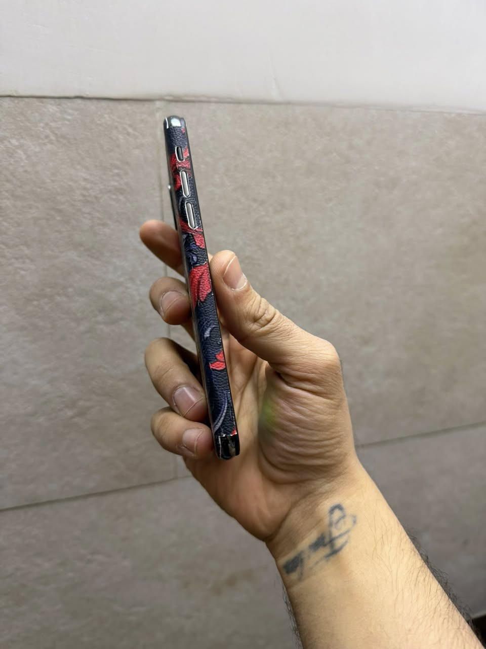 ايفون xs الصغير ذاكرة ٢٥٦ لون اسود
مبدل شاشة + ظهر مفطور 
١٤٠ وبي مجال للشراي
تواصل واتس او ع رقم : ***********
مكان : بغداد / دورة / صحة
ناسبك السعر هلابيك مناسبك اعبر المنشور وشكرا
