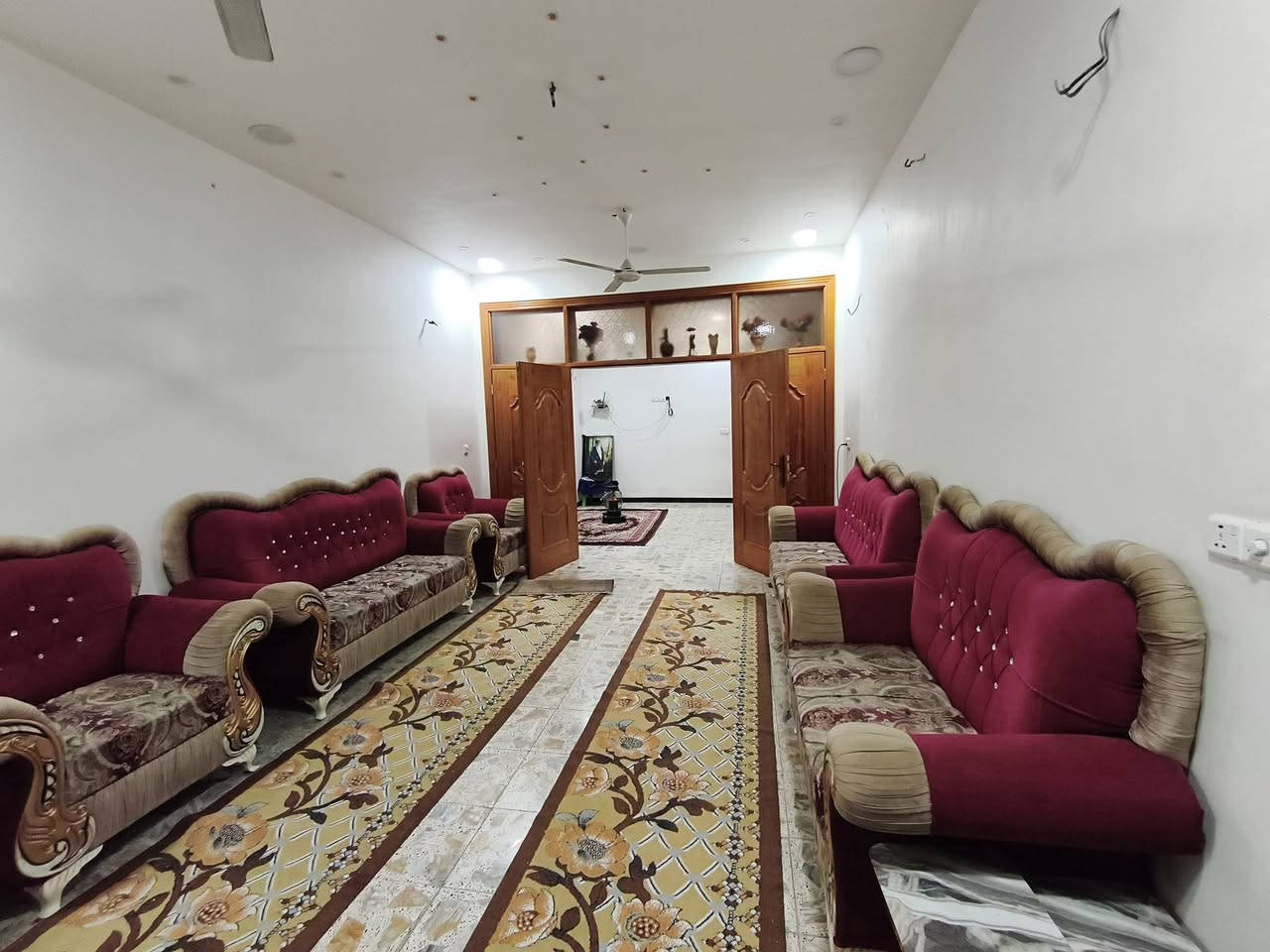 بيت للبيع في منطقة جسر ديالى
المساحة: 200 م²

يتكون من 6 غرف   غرفتان سويت

 مع استقبال ومطبخ + مطبخ حار

بناء حديث 

الموقع جسر ديالى القديم/ حي الحكيم / قرب ثانويه القوارير للبنات 

السعر: 240 مليون

قابل للتفاوض البسيط

للاستفسار: (***********) متوفر واتساب
