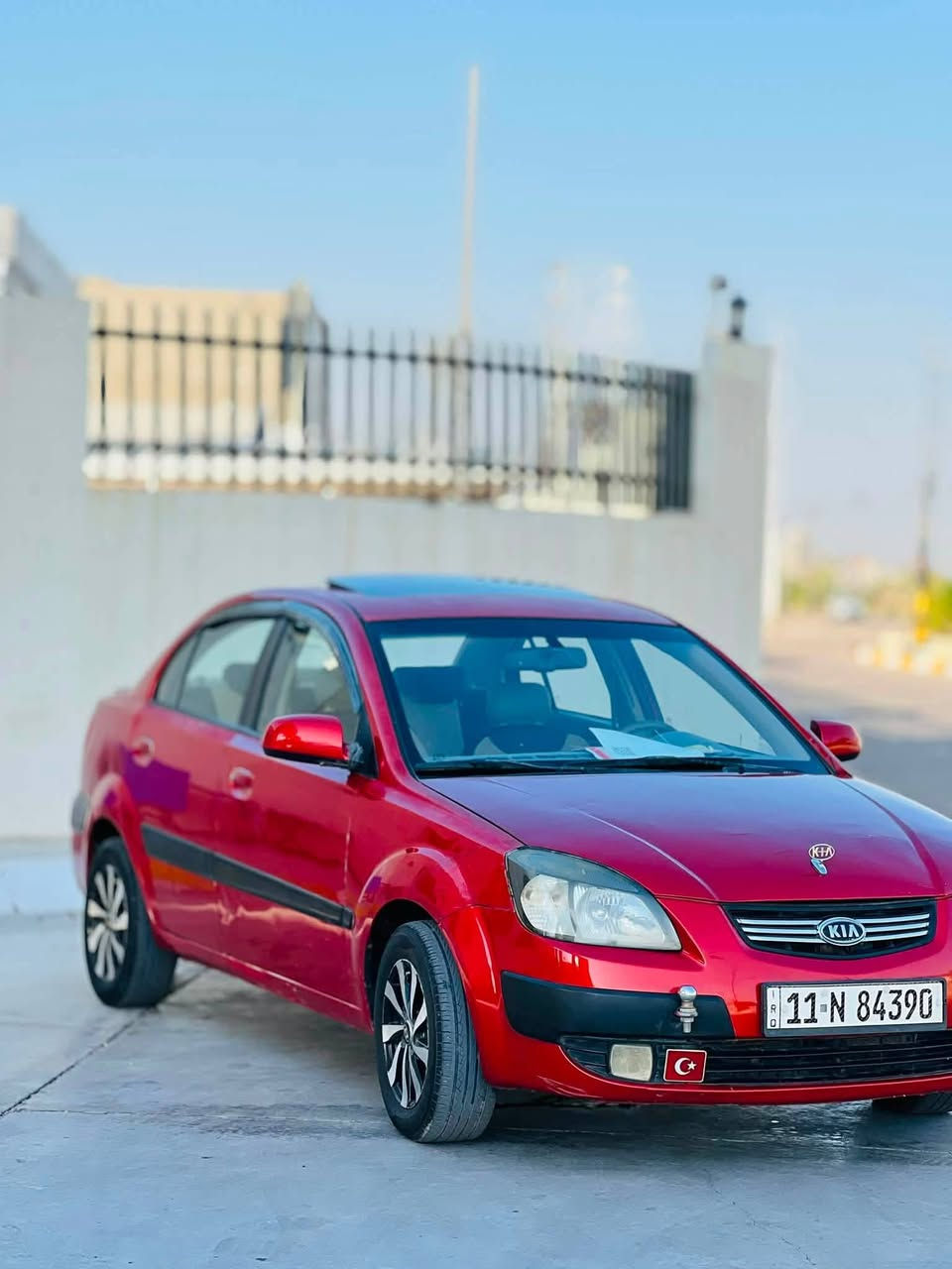 السلام عليكم كيه ريو 2009 خليجيه رقم بغداد لانكليزي  بيه صبغ بنيد فقط بدون ضرر مكينه 1600 فتحه جام كهرباء كير مكينه جدد صدر امامي خلفي جديد منضومه تبريد جديده مابيه اي نقص  السعر 72وبيه مجال الاستفسار *********** مكاني ديالى بعقوبه
