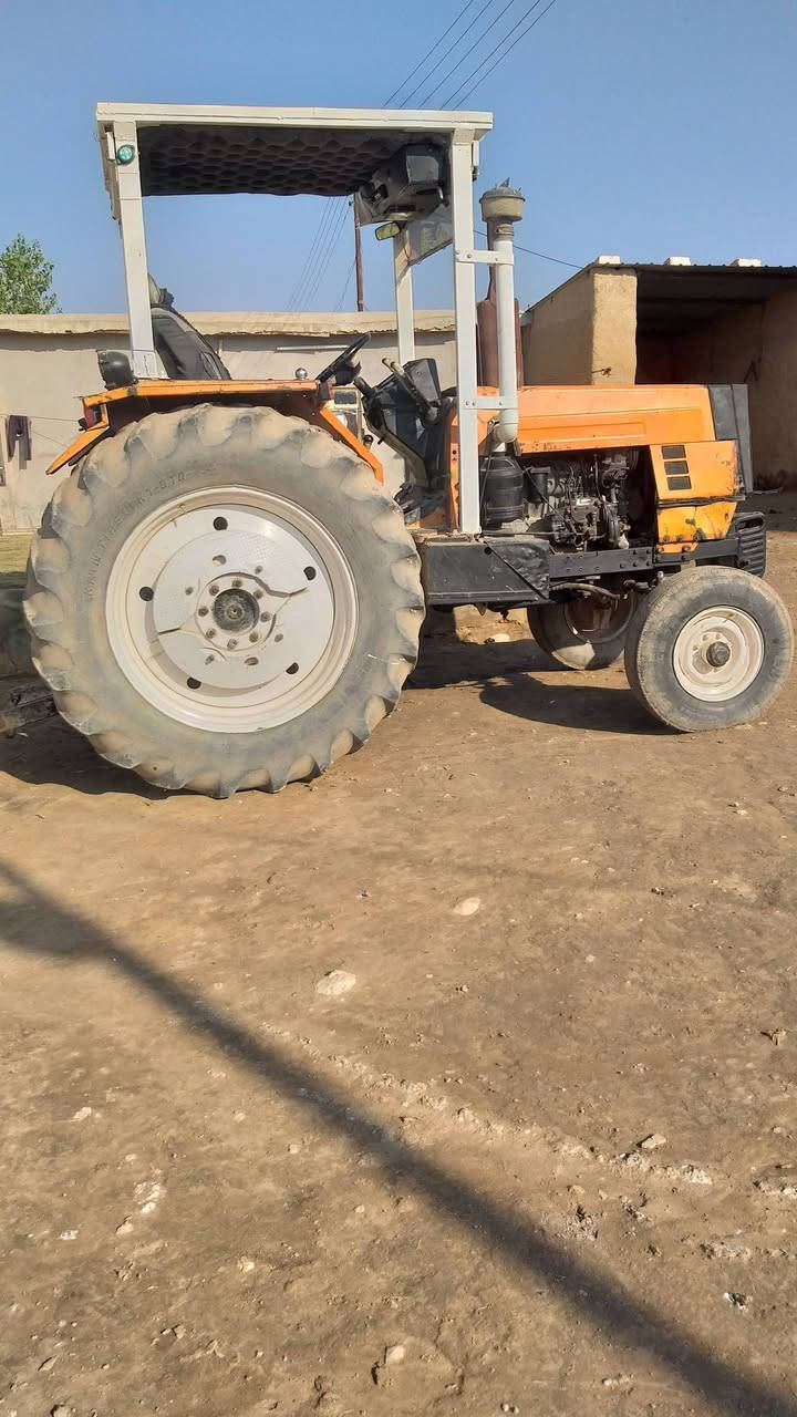تركتر بلاروس شرط محرك وكير جاهز  من كلشي  بدون  مكان الموصل شراي خابر عل رقم ***********
