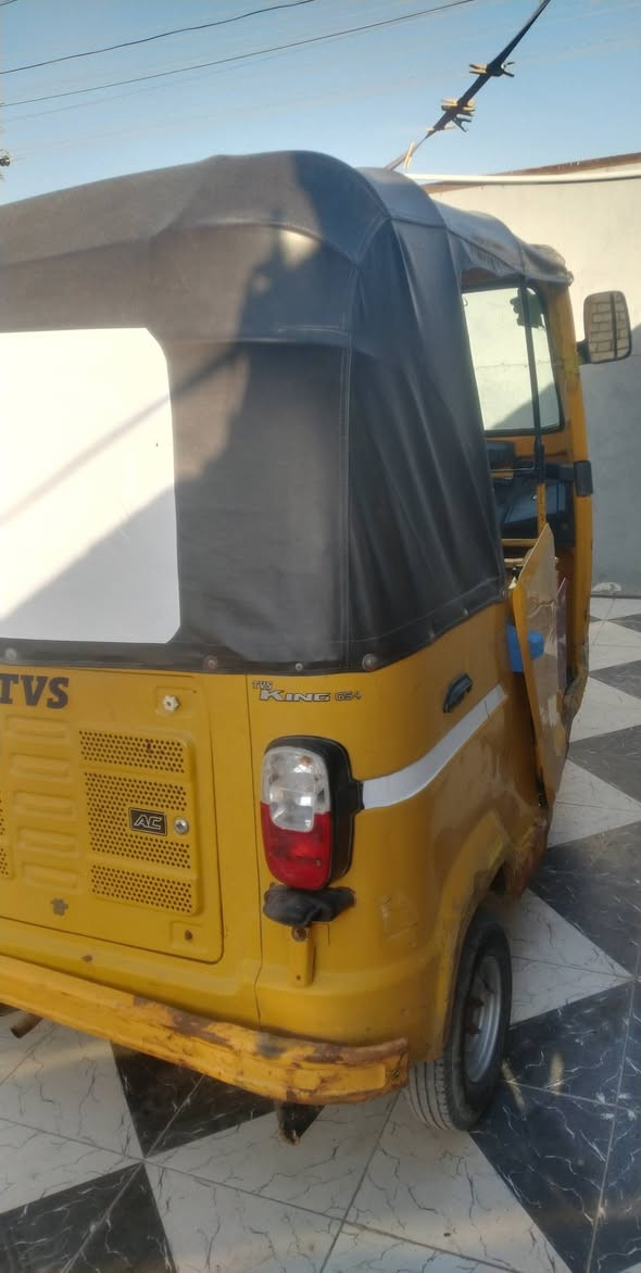 سلام عليكم تتك للبيع موديل ٢٠٢٠ رقم و سنويه انكليزي بصره ٥٥٠٠ عنوان قرنه بين منصور 
***********
***********
