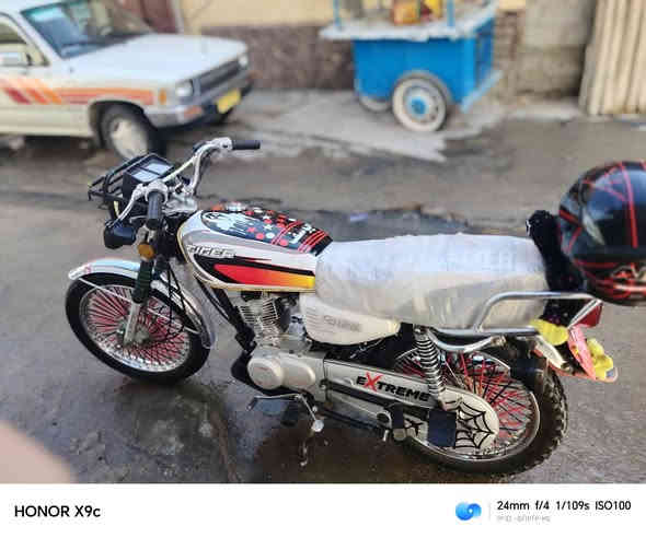 سلام عليكم شباب ماطور إيراني للبيع الماطور كلشي مابي شرط مكين الماطور ماناقصو اي شي فول نضافه كدام العين 2020السعر 500و بي مجال ***********
