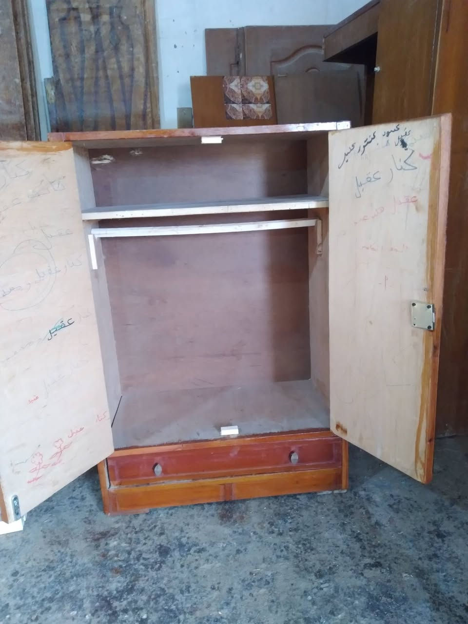 كنتور ٣باب مستعمل نظيف السعر 125 الف
كنتور اطفال صغير السعر/35  الف 
عنوان بعقوبة باب الدرب 
***********
