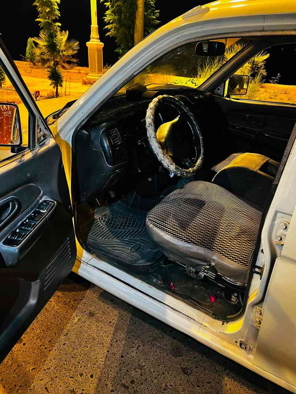 السلام عليكم 
مسيو بيشي موديل 2004 
مال مزاد مال مزاد صلاح الدين السياره ما شاء الله خير من الله صدر تايرات السياره حلوه وكاعده كير محرك خير من الله كهربائيات فول اي نقص ماكو مسجل شغال التبريد بس يعوزها كمبريسر 
السعر المطلوب 52 وقابل للتفاوض شي بصيط 
وترهم مراوس حسب القناعه
مكان السياره العلم 
رقم الهاتف ***********
بي واتساب ماسنجر شغال 
الله يرحم والديكم المو شراي لا تعبيني والسوك كلشي بي
