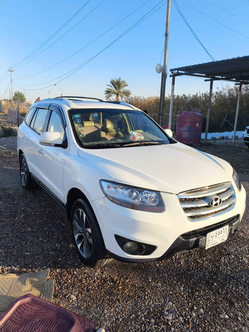 السلام عليكم 
هونداي سنتافي للبيع 2009 خليجي 
سته سلندر سبعه راكب ثلاث قطع تبريد انجماد كاميرا حساسات  خلفي كشنات جلد كشنات كهرباء  شاشه كبيره فور ويل داخل بيجي سياره جاهزه كير مكينه جدد تخم تاير جديد كهربائيات كلها شغال سياره جديده فول مواصفات رقم بغداد بااسم صاحبهه تحويل مباشر السياره فقط بارد كد شبر وصبغ كد رصعه
 مكلف بالنشر ***********/***********
