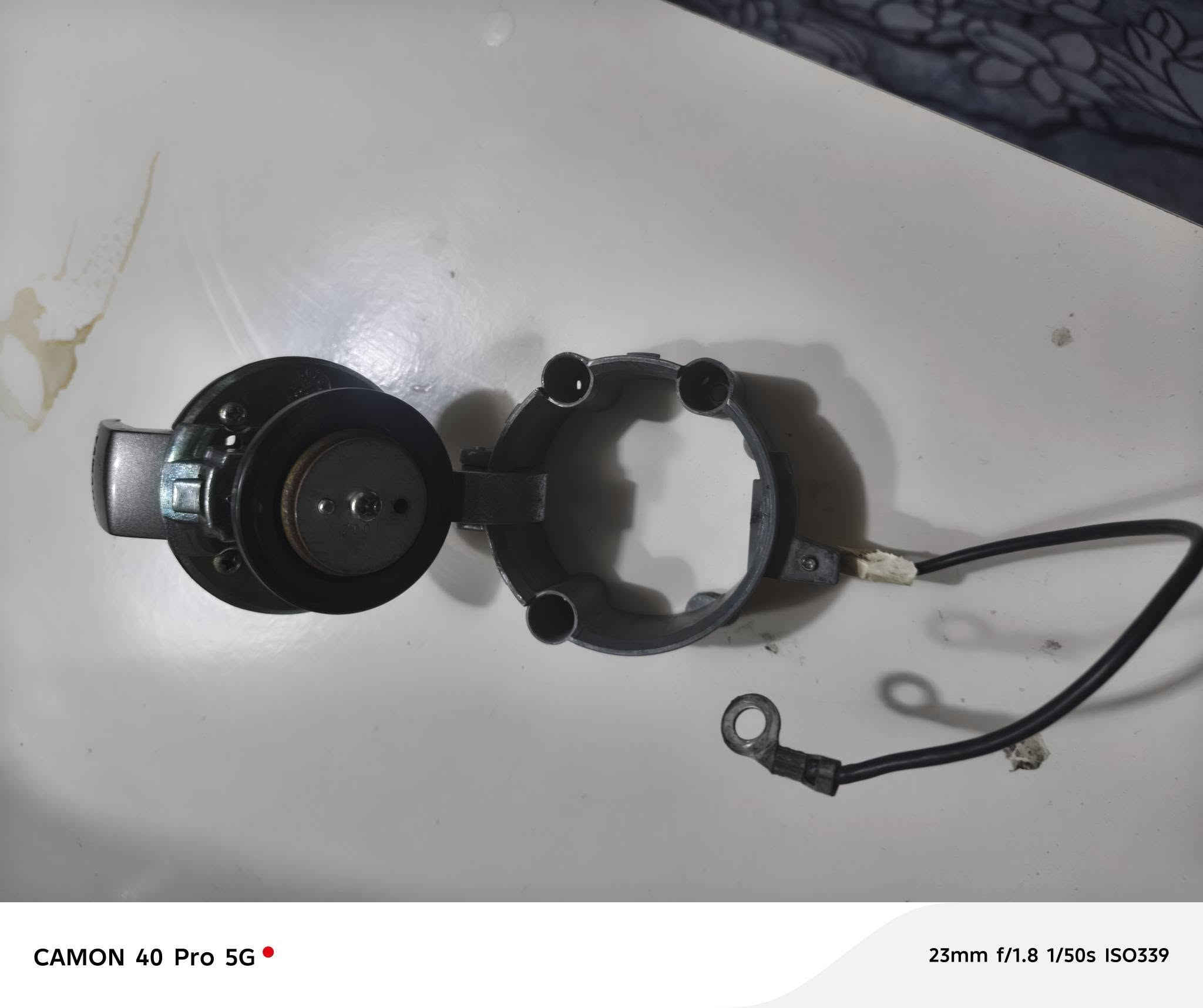 سلام عليكم من رخصة اصحاب الكروب قبق بانزين نفخ ياباني للبيع مال دراجه سكنس شمعه نثيه فحل واير الحساس موجود بي القبق نضيف وشغال معه اسويجه كما موضح بالصورة السعر 50 الف ابدون اسويج 35 و للستفسار ***********
