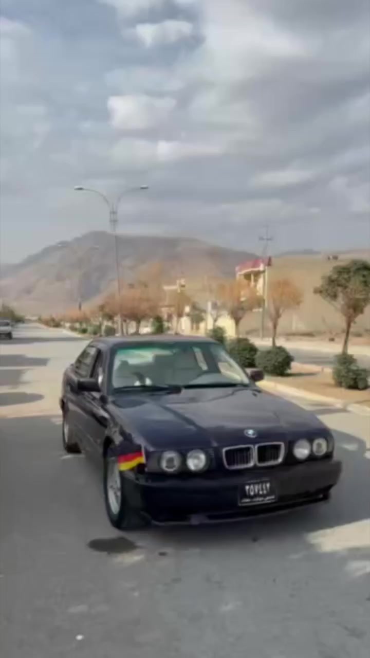 بەناوی خوای گەورە و میهرەبان
بیئێم 1995    525. ئاڕم پلاستیک 
  گێڕ تۆماتیک

فرۆشتنی خێرا.  پێش و پشت کەپس  
 
گێڕ مەکینە ئەکسل تەقە و ڕەقە کارەبای کامل کامل بەشەرتو بە زەمان 

قەپات مواسەفات 

سڵایت 
٤ جام کارەبا 
سوکان ڤۆلیۆم 
ناو سپی
کوشن سیاحی
کوشن جلد
کوشن هیتر
تەبرید ساردوو گەرم 
شاشە ئایپاد
دووگمەی سیباق
دووگمەی خلیسک بۆ بەفر 
فەقاسی ژێر پێ

ABS 
٤ تایە و ویلی حەسیری لۆکی لەژێرە 

نوکە دەرزی دەحمی نیە. ناو و دەری ناو پاکەتە 
کامل گێچەکانی ئیش دەکا 
 
دەعامی بۆ دەعامی بە شەرت و بە زەمان
شوێن ڕانیە بۆ مەحامەلە تەلەفون مەکە 
***********
نرخ:55
