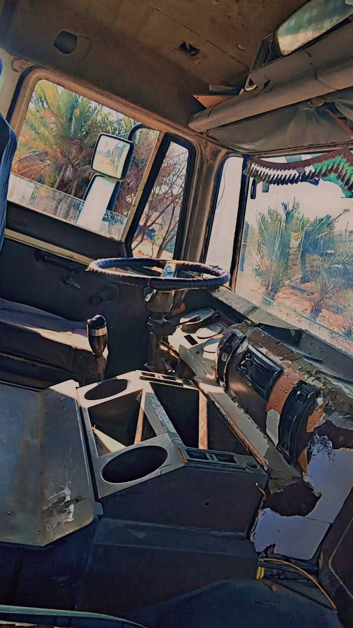 السلام عليكم لوري DAF موديل 91 مكينه سته سوبر مكفوله كير 4*4مكفول السياره بسمي مكفوله عدا القمراره صبغ السنويه لل29
 السعر 65. الاتصال ***********
