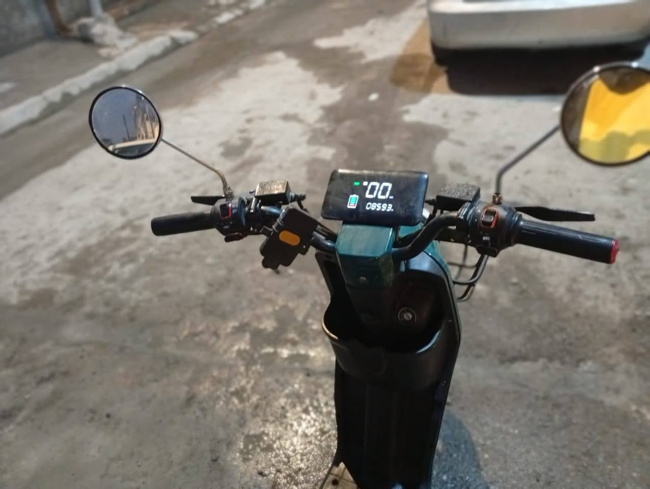 دراجة شحن ار تسعه نضيفه
خمس بطاريات 
فولتيه 32 
مكاني بصره سعر 350
بيه عطل في الاشاير فقط
***********
