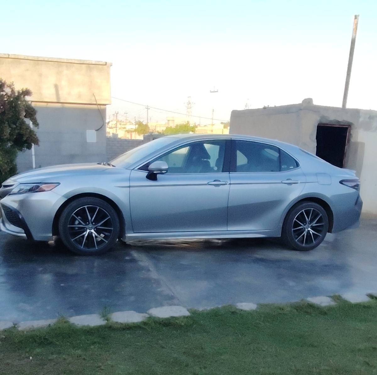 كامري 2023 SE ماشيه 100 mil  صبغ 2 قطع
بنيد+جاملغ+باب سكن شبر  دواخل ضعيفه جهة اليمين رصعة بالشاصي 

سياره فول عدا فتحه  بصمة تشغيل بصمة ابواب تشغيل عن بعد 

سياره جديده محرك گير شرط صدر تخم تاير كله جديد
رقم نينوى معوقين شرط الوكاله

مكان السياره الشرقاط بعاجه  *********** 

السعر 175$ بيها مجال قليل 

ملاحظه: بيع نقد فقط….  مراوس  بجارجر او كامري بيضه
