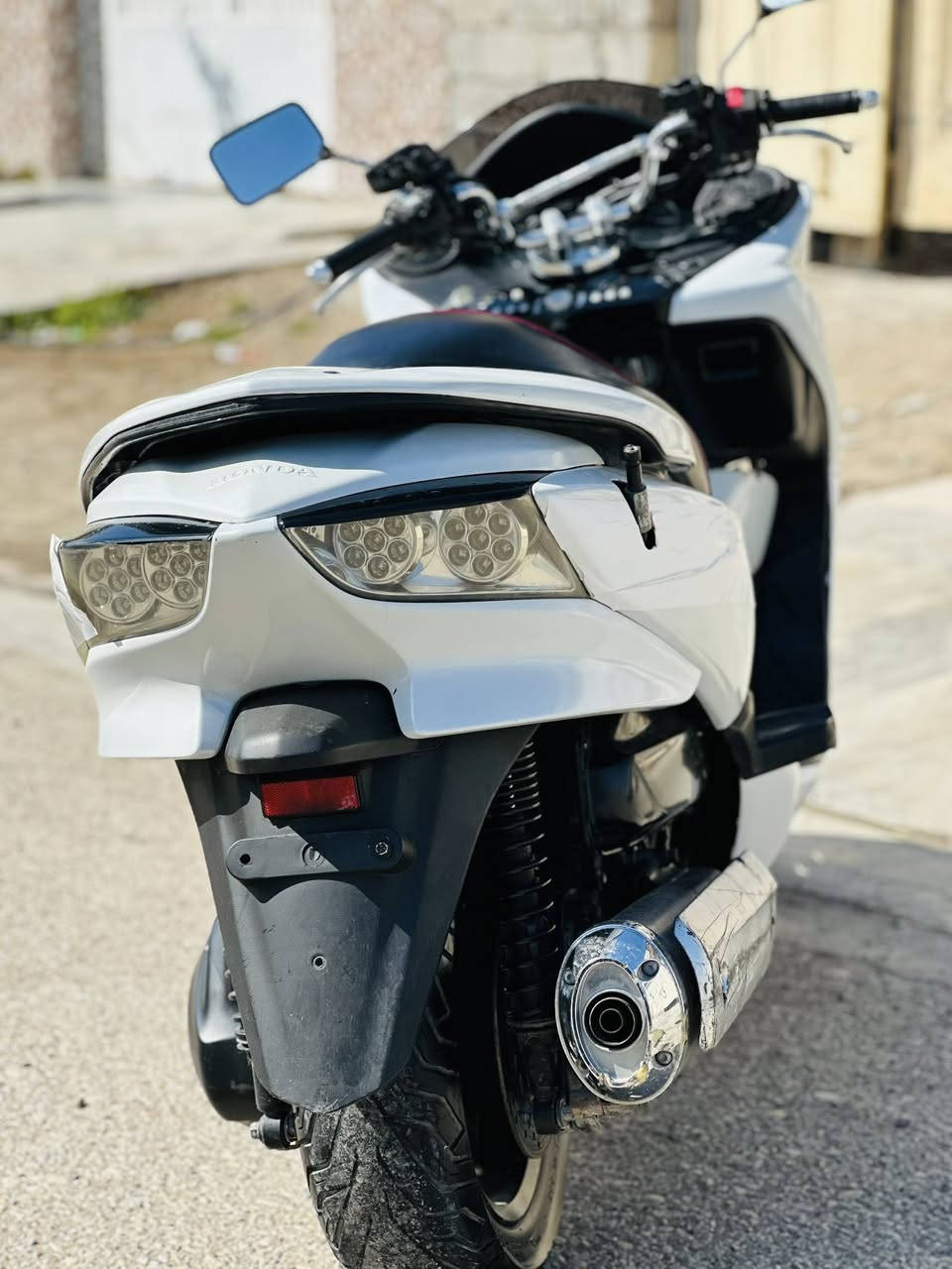 السلام عليكم دراجة فورزا صفر ١٠ MF
مسجل يدات تدفئه بك لايت كرستال 
تخم تاير جديد لون ابيض صدفي 
العنوان ديالى بعقوبة 
السعر ١٤٠٠
***********
