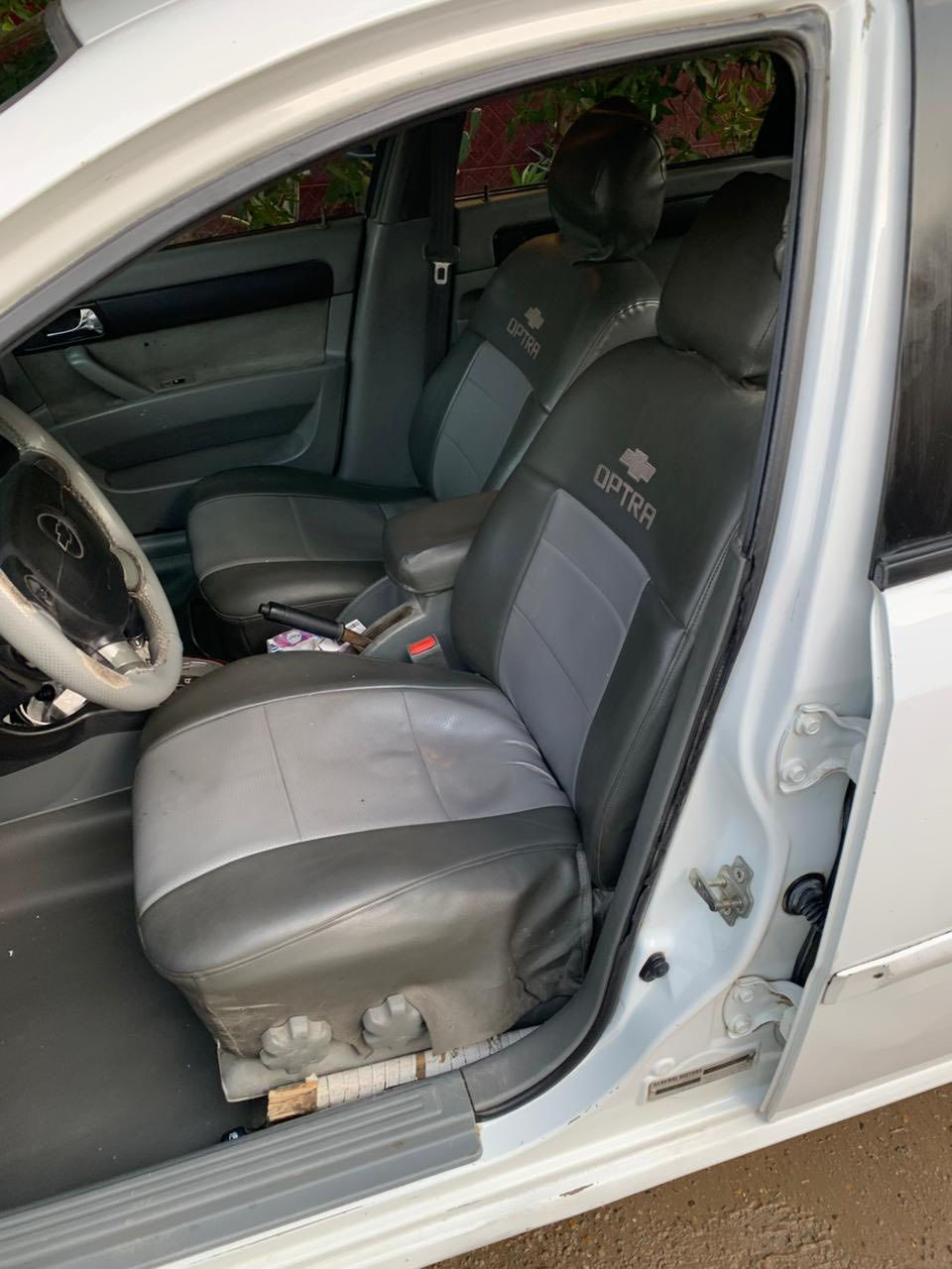 اوبترا ٢٠١١ 
سياره بلادية نضيفه مكفوله كفاله عامه 
بيها طخات بسيطه 
رقم بغداد 
مكينه و صدر خير من الله 
سياره بأسمي 
السعر 88
***********واتساب فقط
