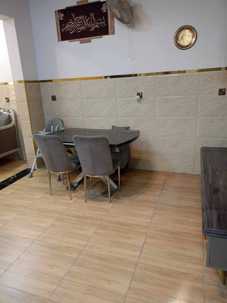 دار للبيع كندي الثانيه

100متر واجهه6.75م اتجاه قبله
 سند زراعي بستان ملك صرف

الدار طابقين 
خدمات كامله ماء كهرباء تبليط 
للاستفسار اكثر مراجعة
 مكتب بر السلامة للعقار  مدخل الكندي الثانية 
للاتصال 
***********
