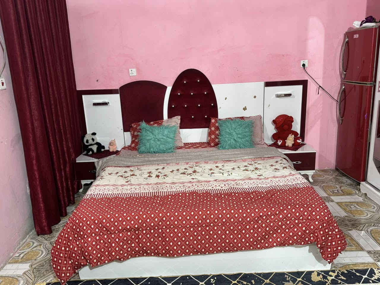 السلام عليكم غرفه تركيه للبيع
السعر ٢٥٠ وبيه مجال 
***********
