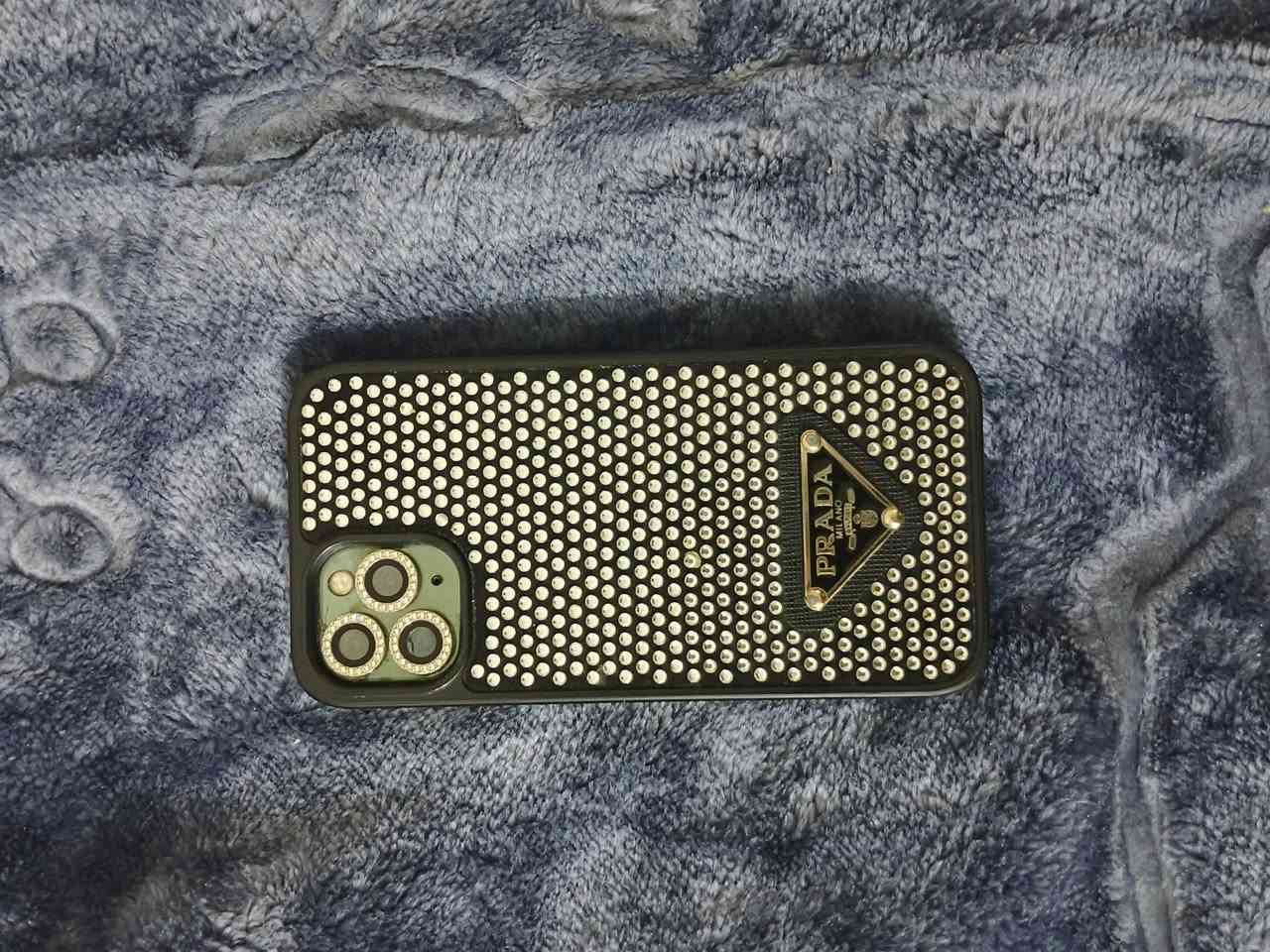 ايفون 11 برو 
مبدل شاشه وبطاريه بس جهاز نضيف وميصرف شحن ابد السعر ٢٢٥ وبي مجال بسيط العنوان بغداد الحميديه 
التواصل ***********
