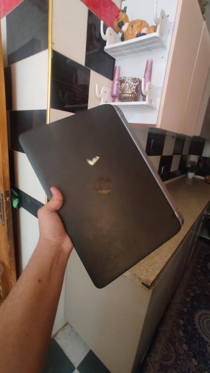 لابتوب للبيع 
معالج كور اي سفن الجيل الخامس 
رام 8G
هارد 128ssd
بطاريه شغاله ساعه ونص 
حجم الشاشه 17
ملحقات شاحنه وماوس 
مكاني شارع النفط شراي خاص او اتصال ***********
