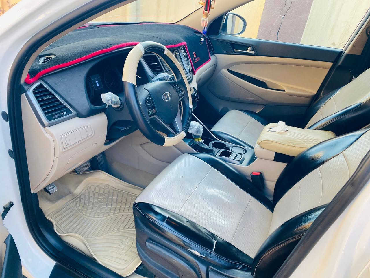 سلام عليكم للبيع توسان خليجي موديل ٢٠١٨ رقم بغداد ماشيه ٨١ ألف كفاله عامه من الصبغ والبارد وتبديل سيارة جاهزه من كلشي السعر ١٨٥ وبيها مجال اتصال ***********
