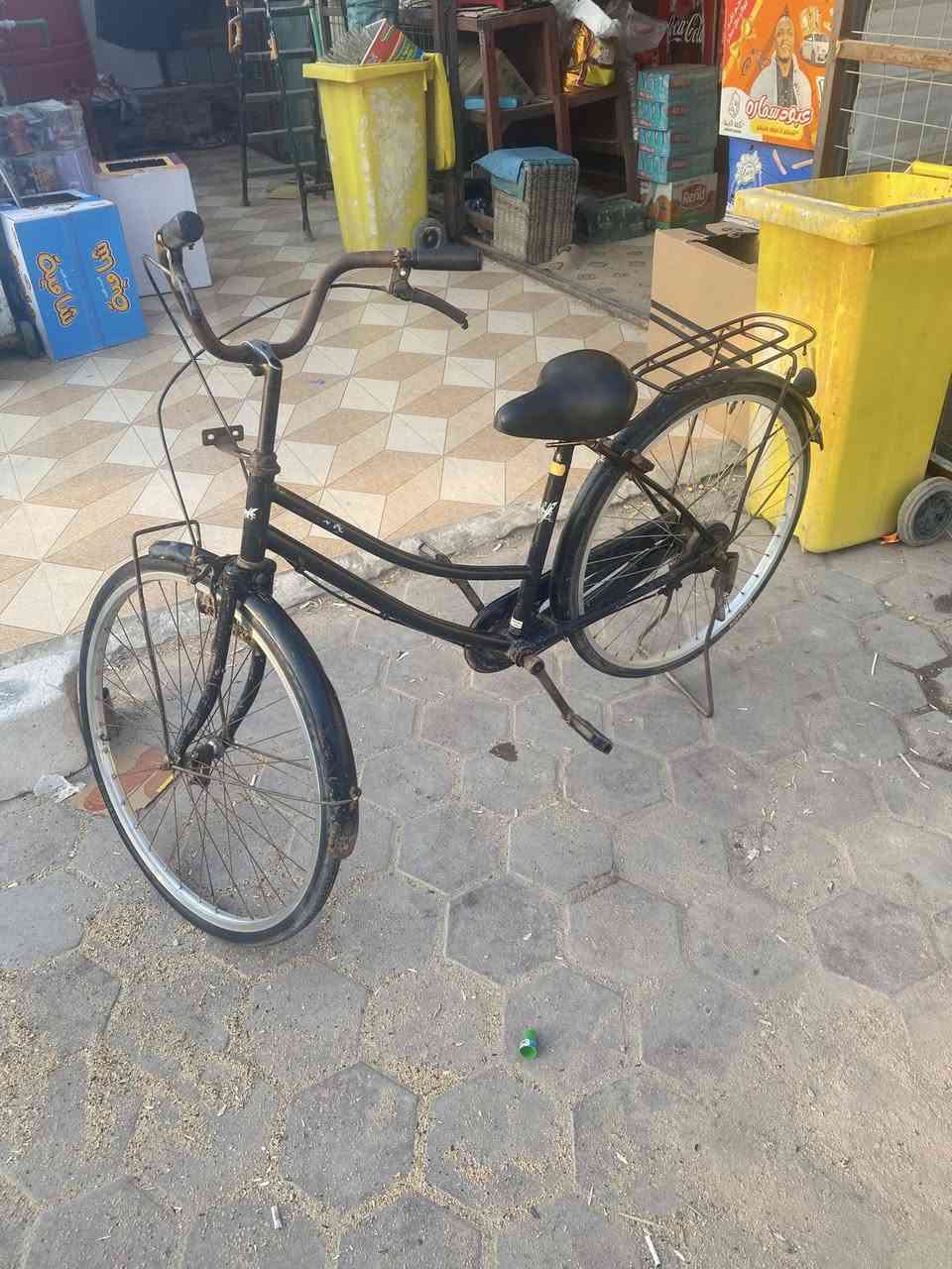 بايسكل سياحي كلشي مابي وكلشي مايحتاجله سعره 35 ألف قفل من لخير مكاني بصره موفقيه ***********
