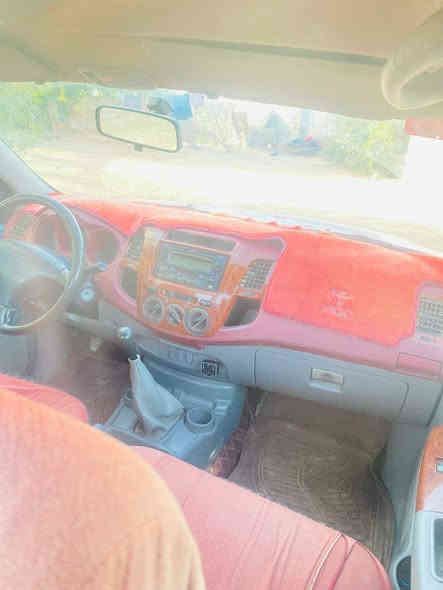 السلام عليكم بكم 2011 سياره مقفوله من كل شيء سياره جير شرط سياره ***********
