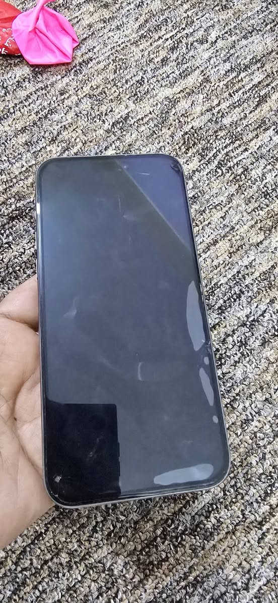 يفون 15 برو ماكس 256
بطارية 95%‎‎
نضافة 100‎%‎
الجهاز شرق اوسط 
اخو جديد نضيف 
كامل ملحقات الاصلية شركة ماستر الاصلي 
*********** المجر الكبير
