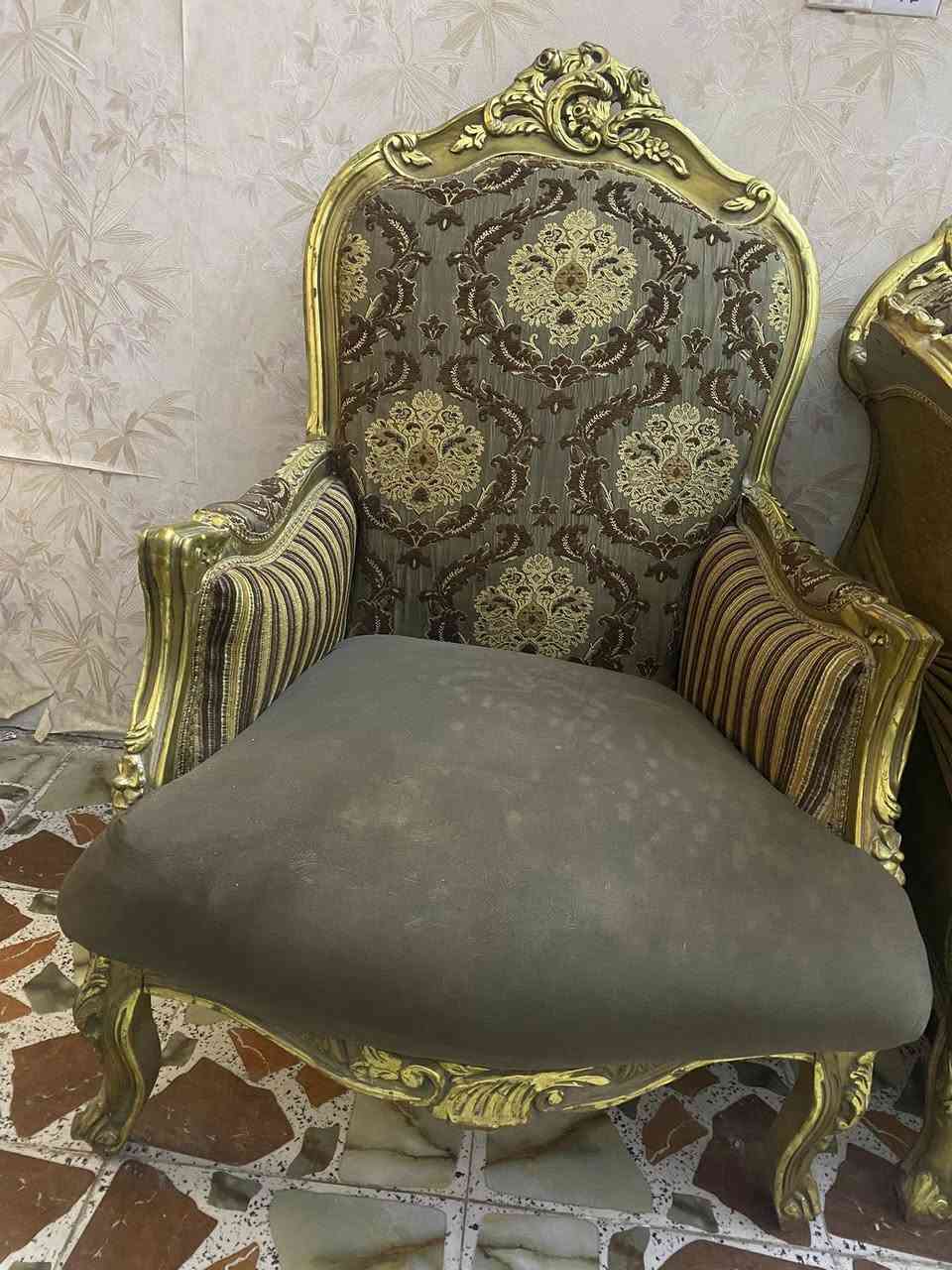 السلام عليكم تخم مصري 8 مقاعد + بردات +كومفيره .للبيع  استفسار ***********
