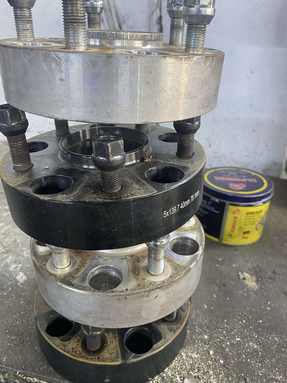 للبيع سبيسرات  دوج رام اصلي.
سعر ١٠٠ الف    ***********
