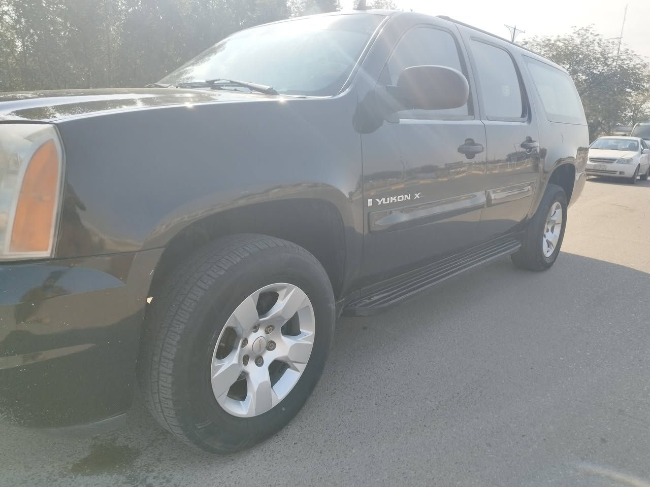 السلام عليكم 
جمسي موديل 2007 وارد امريكي 
السيارة خير من الله مكينة كير اكسل حدادية بحالة جيدة 
حادثة الجاملغ الايمن بدون لغد تبريد تدفئة السيارة جاهزة من كلشي 
السعر 160 
مكاني بغداد 
***********
