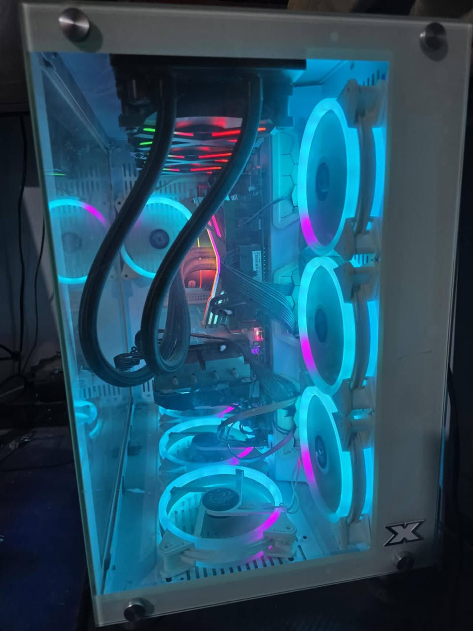 كيس حاسبة فقط للبيع 900الف قفل 
المعالج:Ryzen 7 5800x 8-Core

مذربورت:ASUS PRIME X570-P

Cooler●   deepcool 360 RGB

الرام:3600تردد Chun Well Tech RGB 16*2

ورام نوعية عادية:32G تردد3600

كارت شاشة :RX 5700XT 8G 256bt

هارد:M.2 512 ssd SAMSUNG


**إذا كنت صاحب هذا الإعلان وتريد حذفه لأي سبب، رجاءا أرسل رسالة إلى الدعم الفني**