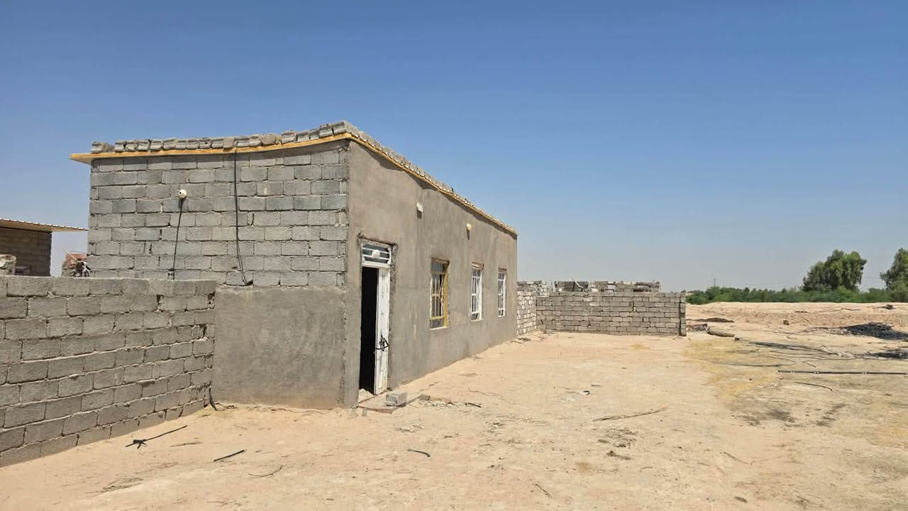 مزرعه على شارع العام عمود ٨٥٠ /بيه ٥٠٠ مشعاب مسمده متفونه بحاجه اله فلاح  بيه كهرباء مولده بيه بيوت ثنين اكبار ‭***********‬عقيل جليل
