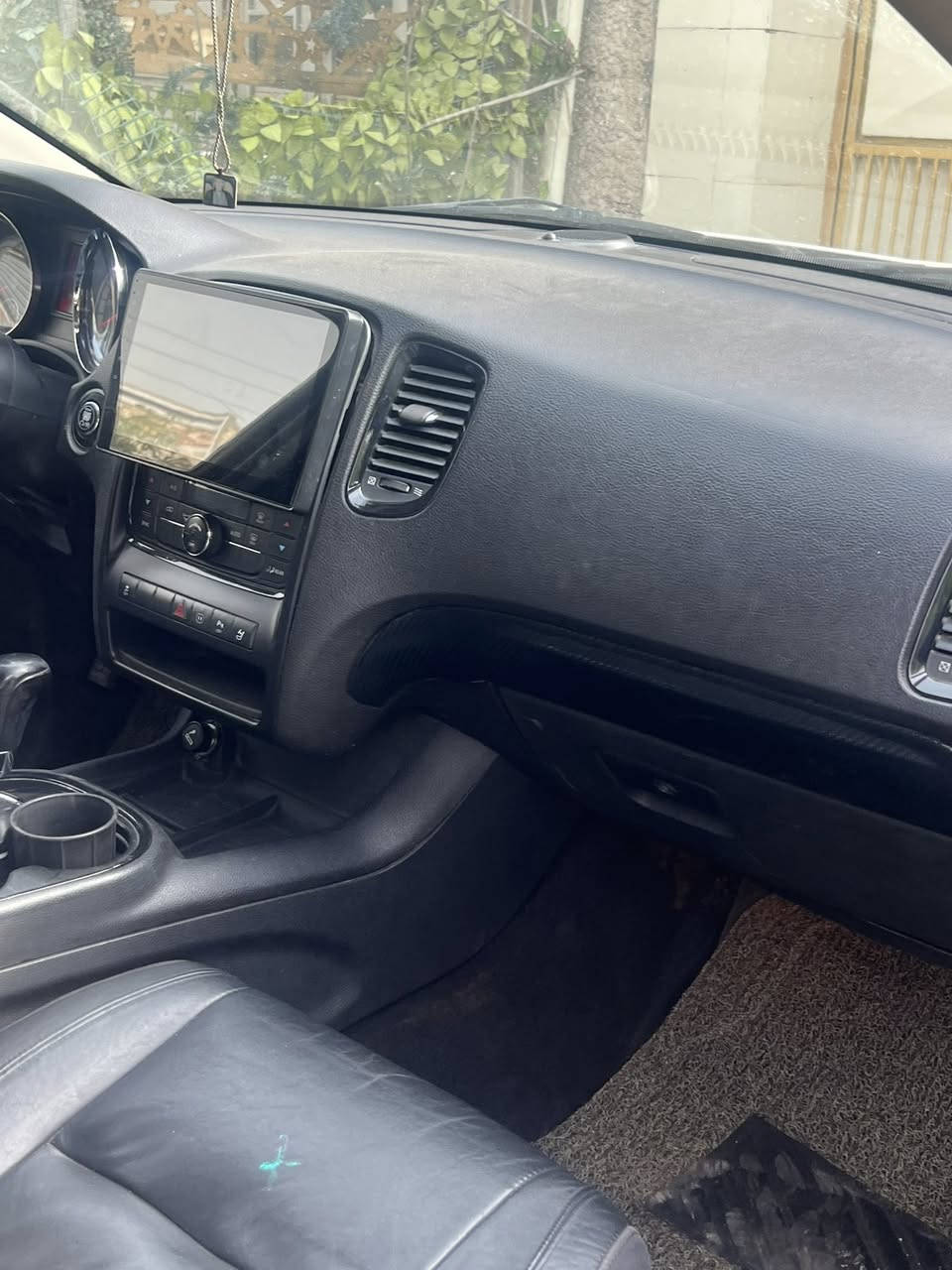 السلام عليكم دوج دورنكو 2012 بأسمي  حادثهه چاملغ الايسر بصمه تشغيل ابواب كهرباء ودواخل جلد ويل اسواد بلاك  تحكم استيرن صندوك شفط  والسونار مالتهه موجود بيه كم طخه بسيطه  سعرهه 175 بغداد حي اور ***********
