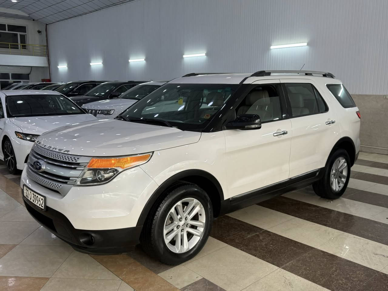 فورد اكسبلور موديل ٢٠١٣
سيارة بدون صبغ مكينة ما مفتوح 
مواصفات فول XLT 4*4 كشن جلد كهربائي شاشة كبير كشن هيتر 
رقم سيارة جديد 
مكان سيارة أربيل معارض شارع ١٠٠ 
*********** واتساب فايبر
