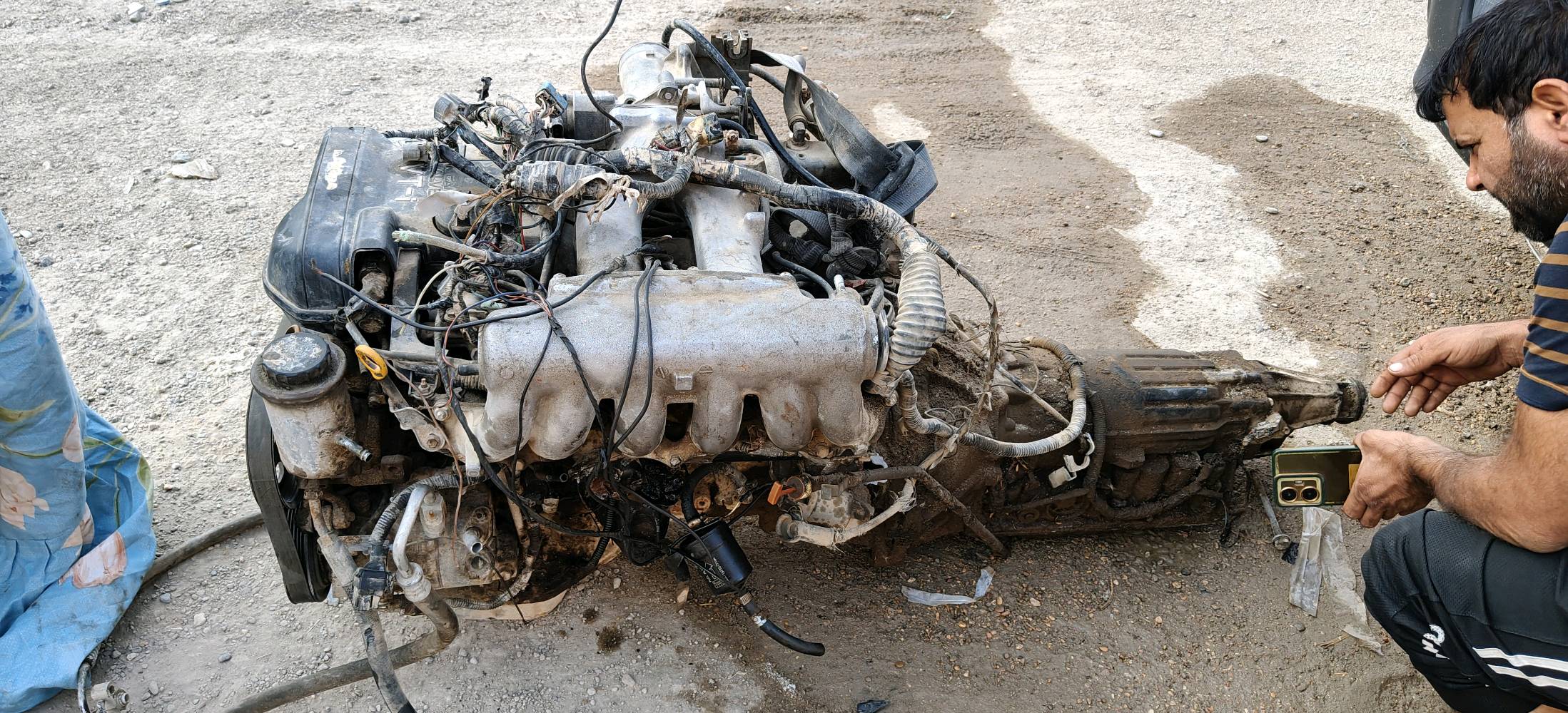 السلام عليكم للبيع  مكينه vvt 2500. مكينه لا تبخير ولا تنقيص مكينه والتفرعات مع ظفيره وعقل 