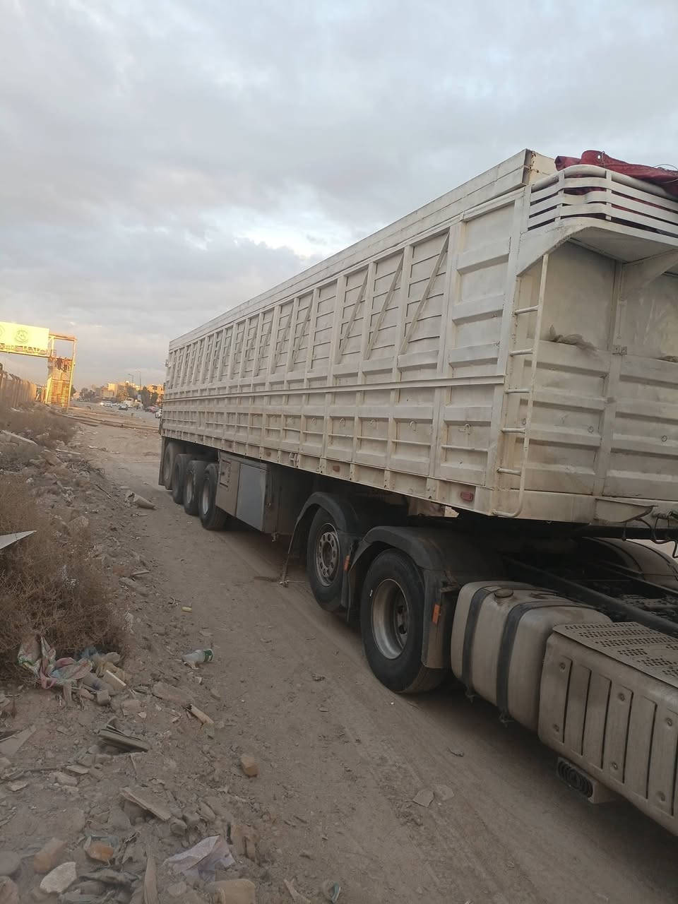 للبيع عربانه حداديه شاصي 16دناكير 16مربع الماني 4دناكير  الطول 12ونص ارتفاع 190 فصخ وربط العربانه  التفاصيل أكثر خاص واتساب *********** ***********
