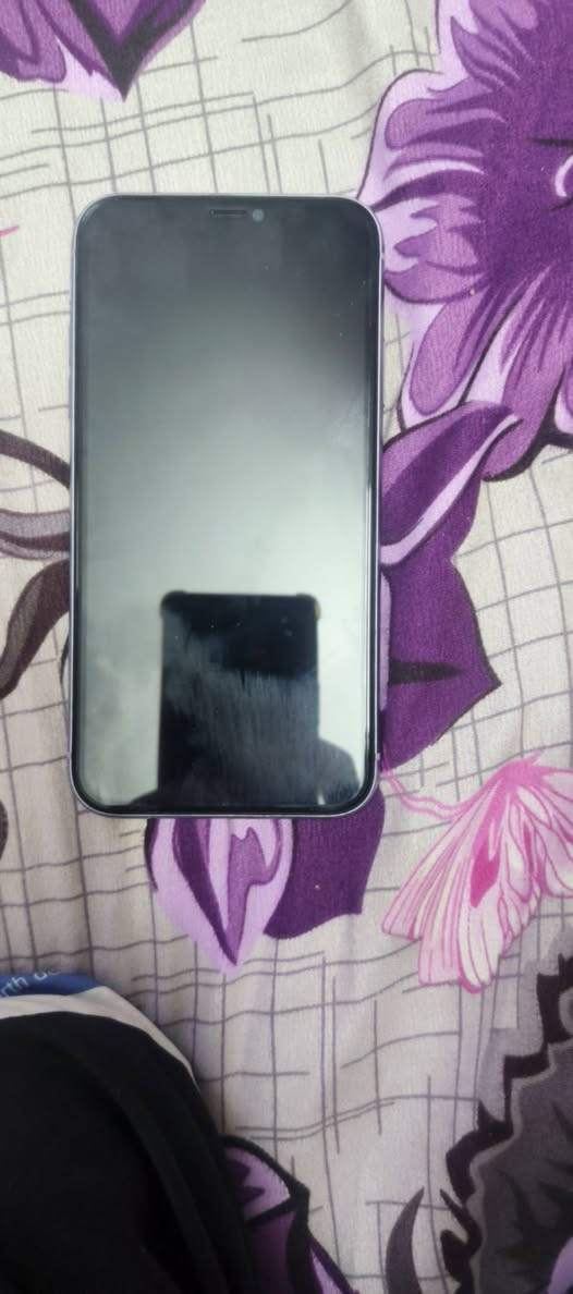 السلام عليكم عندي ايفون11 عادي مبدل بطاريه ذاكره 64 كامل ملحقاته ويا كارتونه وكيبله وكفر رايده مراوس بعدله مال لعب راس براس الي يفيده يدخل خاص او يتصل ***********
