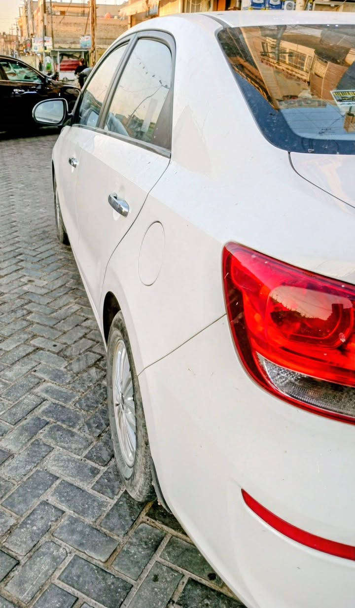 السلام عليكم 
كيا بيجاس موديل (2023 )
ماشيه( 32 )الف كيلو  
اسبير ما نازل
سلايد روف تحكم ستيرن جهتين 
كروس 
شاشه ابل كار بلي واندرويد اوتو 
كامرا اشاير بالمري 
كشافات 
بيها شويه رصعات 
وبيها رصعة جوه قريبة على باب الصدر بالباب الخلفي زغيرة .
رقم اربيل .  
السعر107$..تخم تاير جديد..وكالة باسمي هاتف ***********
