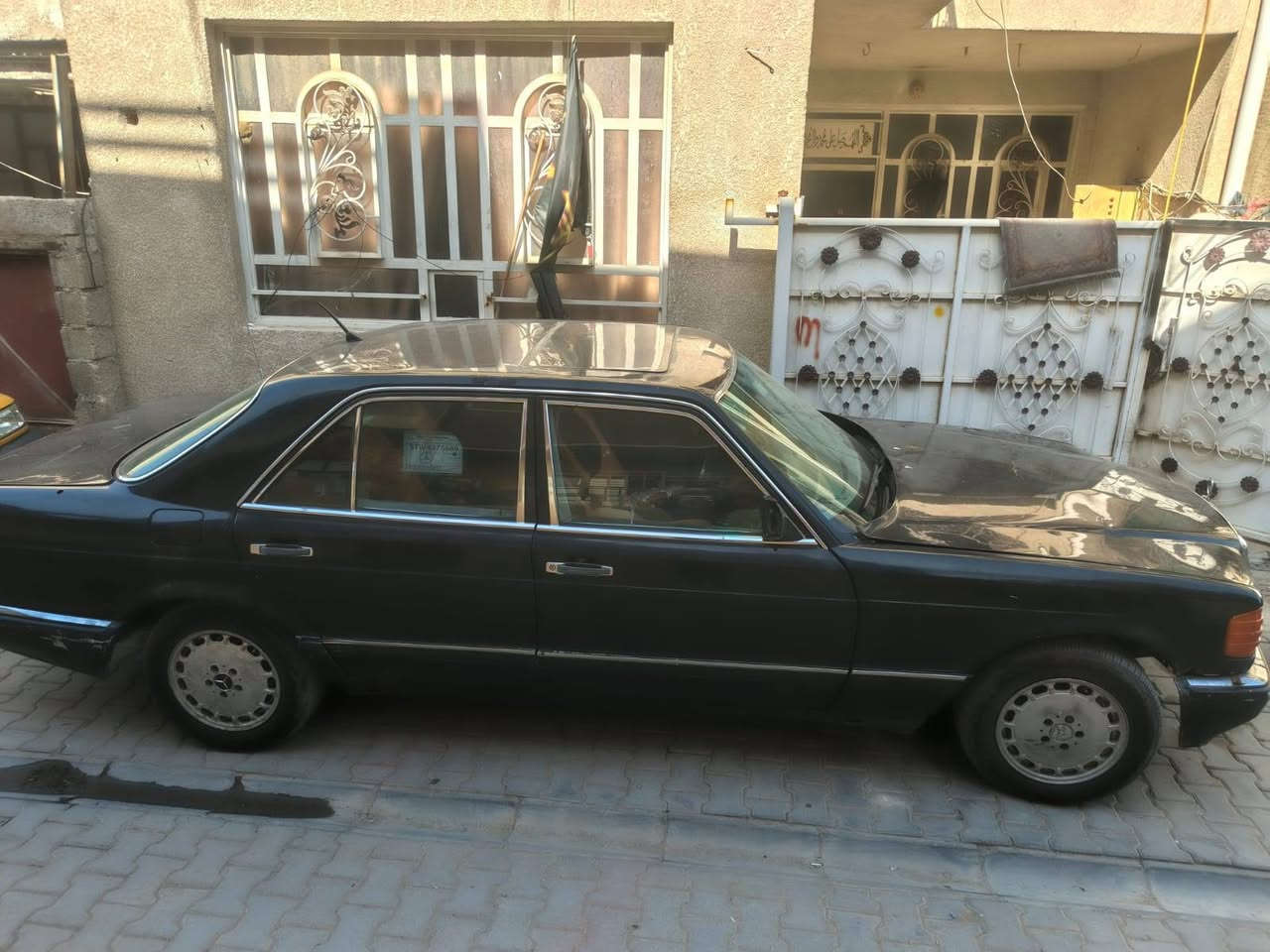 السلام عليكم سياره للبيع مارسدس 300جامبوموديل89محوربطه3000حائزثالث بسمنه سعر 27بيهامجال العنوان بغداد الكريعات مبايل ***********
