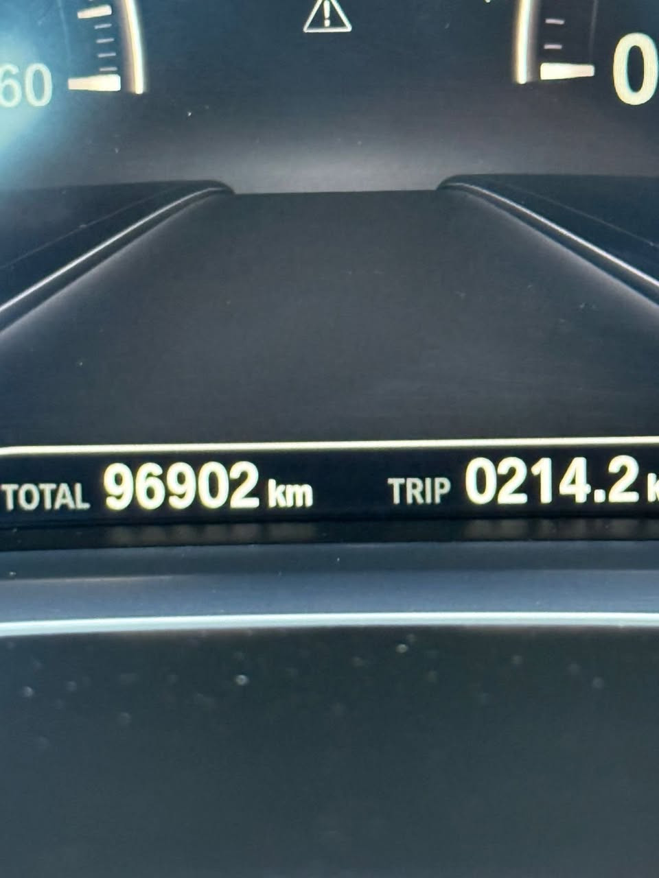 السلام عليكم
بي ام دبليو 740  وارد امريكي 2018 حادثة جاملغ وبنيد مصبوغ وربع والجاملغ الايمن مصبوغ السيارة بصمتين ابل كار بلاي لايت ذكي متحرك رادار بوابات امامية صندوق كهربائي بيبان اربع شفط اربع بصمات للبيبان السيارة فول مواصفات من الكامرات 360 درجة التبريد قطعتين وتدفئة  بالمقاعد مقاعد خزن ميموري ليد خلفي وليد داخلي الوان متغيرة كشنات جلد طبيعي صندوق السيارة ينفتح بالقدم والسيارة مكفوله كير ومحرك مناقصهه اي شي ونظيفة جدا ماشية 96 الف كيلومتر وبيهه هوايه موصفات اني مذاكرهن معروفه مواصفات البي ام السيارة جكات للاستفسار اتصال ***********
