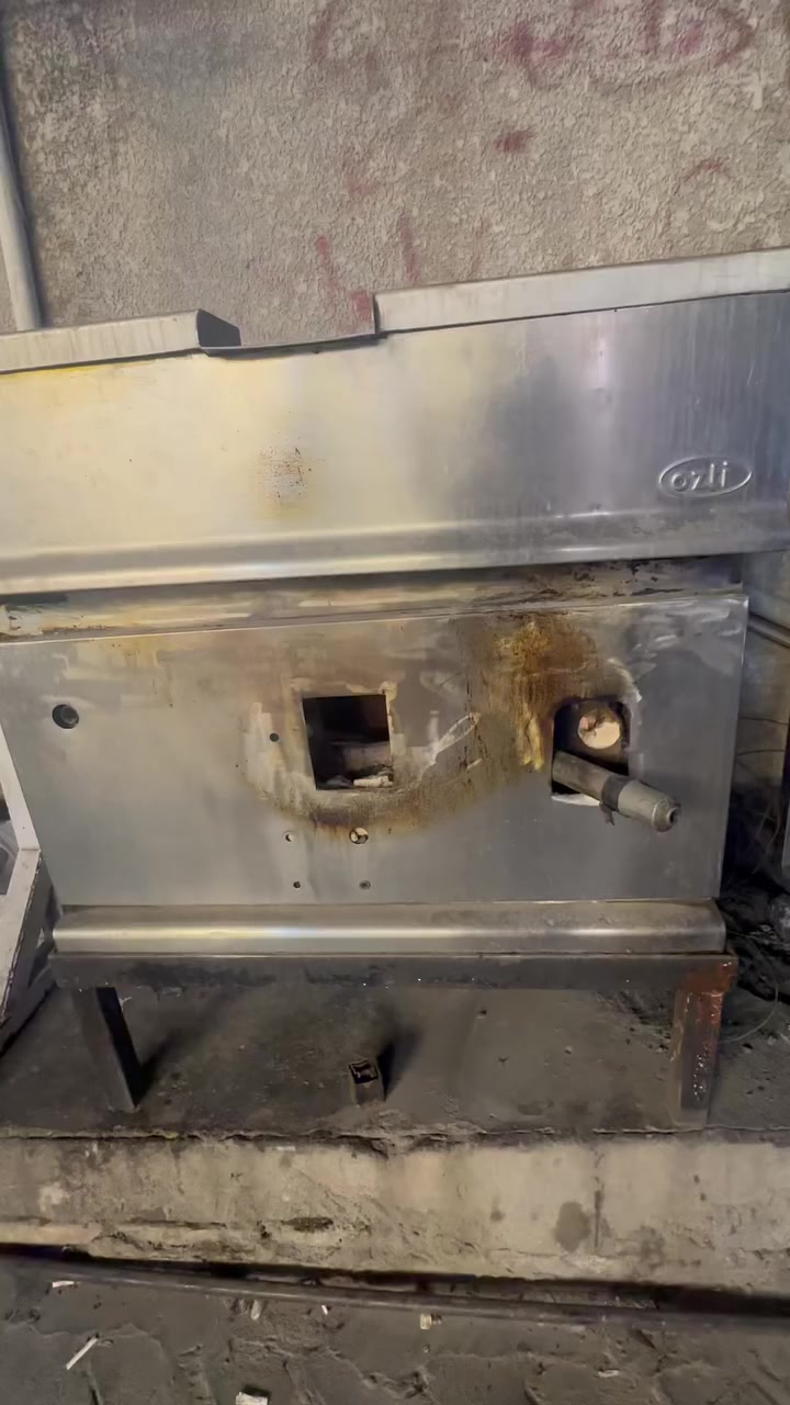 السلام عليكم عارظه مقبلات وطباخ فلافل للبيع           ***********.       مكاني بغداد الأمين
