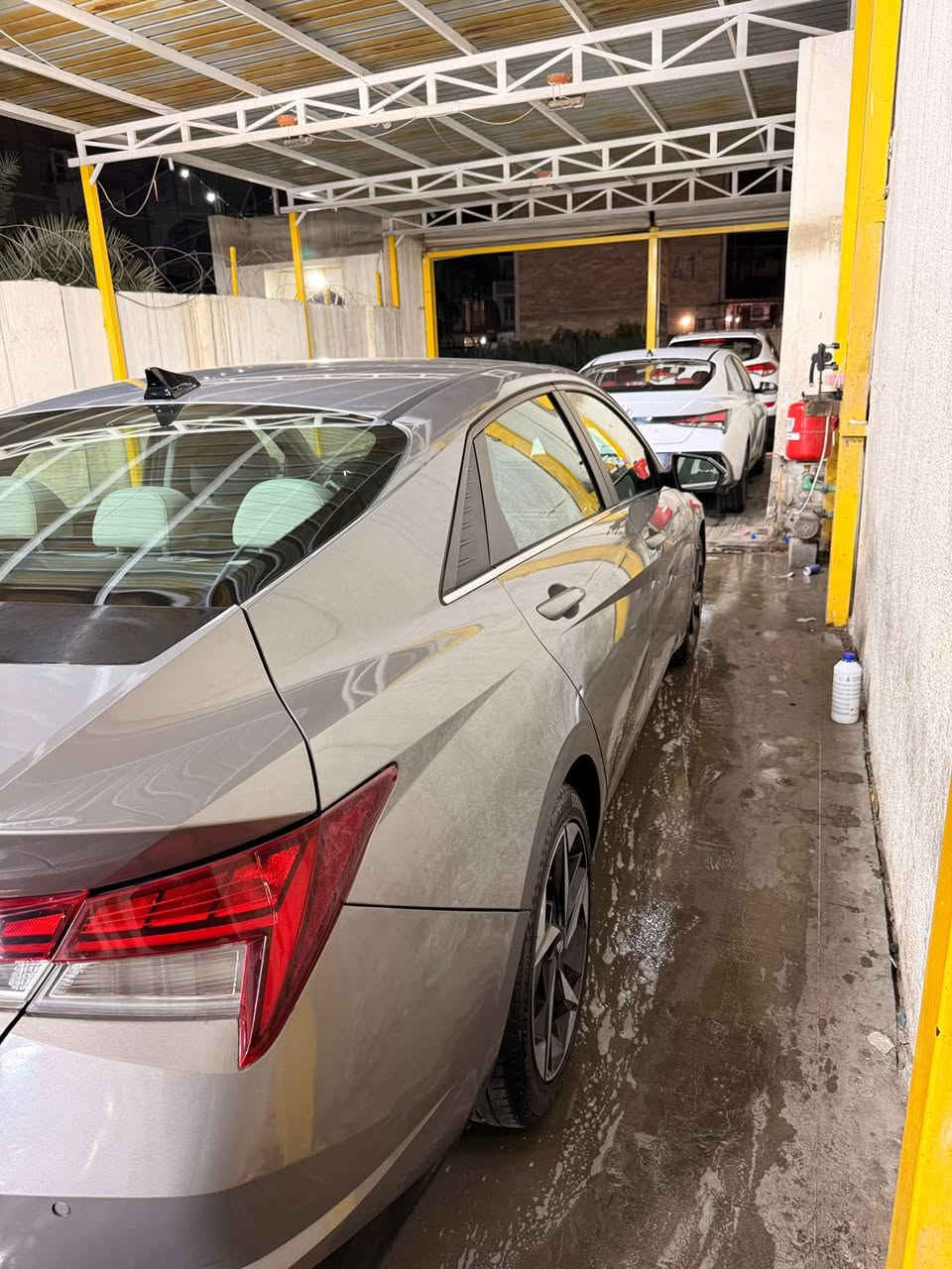 شباب للبيع النترا موديل 2021 ماشيه 29 الف كيلو محرك 2000 دوش السياره امريكيه داخله كلين و هنا صار بيها شبر ضبببط صبغ بل جاملغ الخلفي السياره جديده بحالة الوكاله مواصفات لمتد شاشه متصله اناره محيطيه داخل ابيض سلايد كشنات جلد تدفئه تشغيل عن بعد داخل جينز رادارات حساسات و الباقي معروف  رقم اربيل ب اسمي السياره ما بيها نقص برغي كلشي بيها مكفول و على وضع الوكاله و عل فحص  السعر 15200 للاستفسار الاتصال على الرقم ***********
