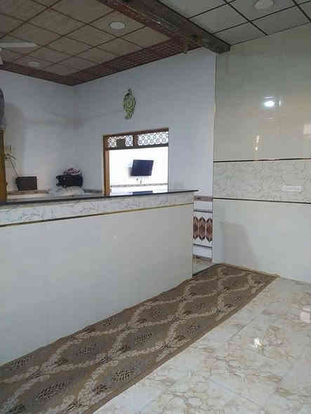 سكن للبيع 🧿 
#المساحة :: 300متر
#جنس_العقار :: وقف سني مسجل وكامل 
#العنوان :: البصرة أبو الخصيب منطقة أم النعاج مقابيل سجن حمدان يبعد عن شارع الفوك 300متر
#يحتوي :: البيت على تلاث3 غرف منام كبار 
وديوان 
ومطبخ وصاله 
وصحيات داخلي وخارجي وكراج سياره 
طابق ثاني ✅ 
غرفتين منام كبار 
وصحيات وصاله 
جميع الخدمات متوفره ماء كهرباء مدارس نت كلشي قريب على 
#السعر ((120مليون وبي مجال))
اللاستفسار إلا تصال على الهاتف ☎️📞 
☎️((***********))☎️
