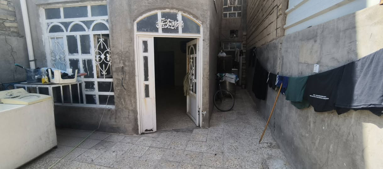 سلام عليكم دار للبيع المساحه 100 متر طابقين بي ستقبال وصاله او 4 غرف او تخاريج او حمام جوه وحمام فو
العنوان  حي ميسان الشريط قطاع 73 رقم الدار 154
قرب مجسرات الزهراء  
بنيان طابوق جيري الطابق الاول
والطابق الثاني فرمستون السعر 130  وبي مجال بسيط
الستفسار اتصل ***********
