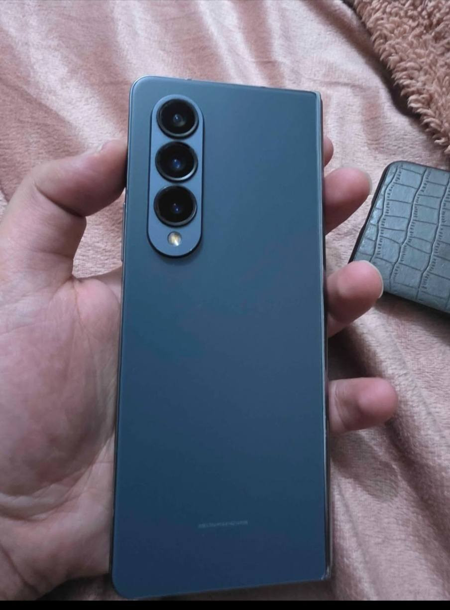 سلام عليكم
Zfold 4
الذاكره 256 + 12
الجهاز مشكلته الشاشه الجبيره من افتحها شويه تشتغل من افتحها كلها تطفى ما اعرف الشاشه محتركه او شريط 
رحت للربيعي يكولون نفتحه على ضمانتك جوز تنكسر الشاشه من نرفعه مكاني بغداد الزعفرانيه
***********
