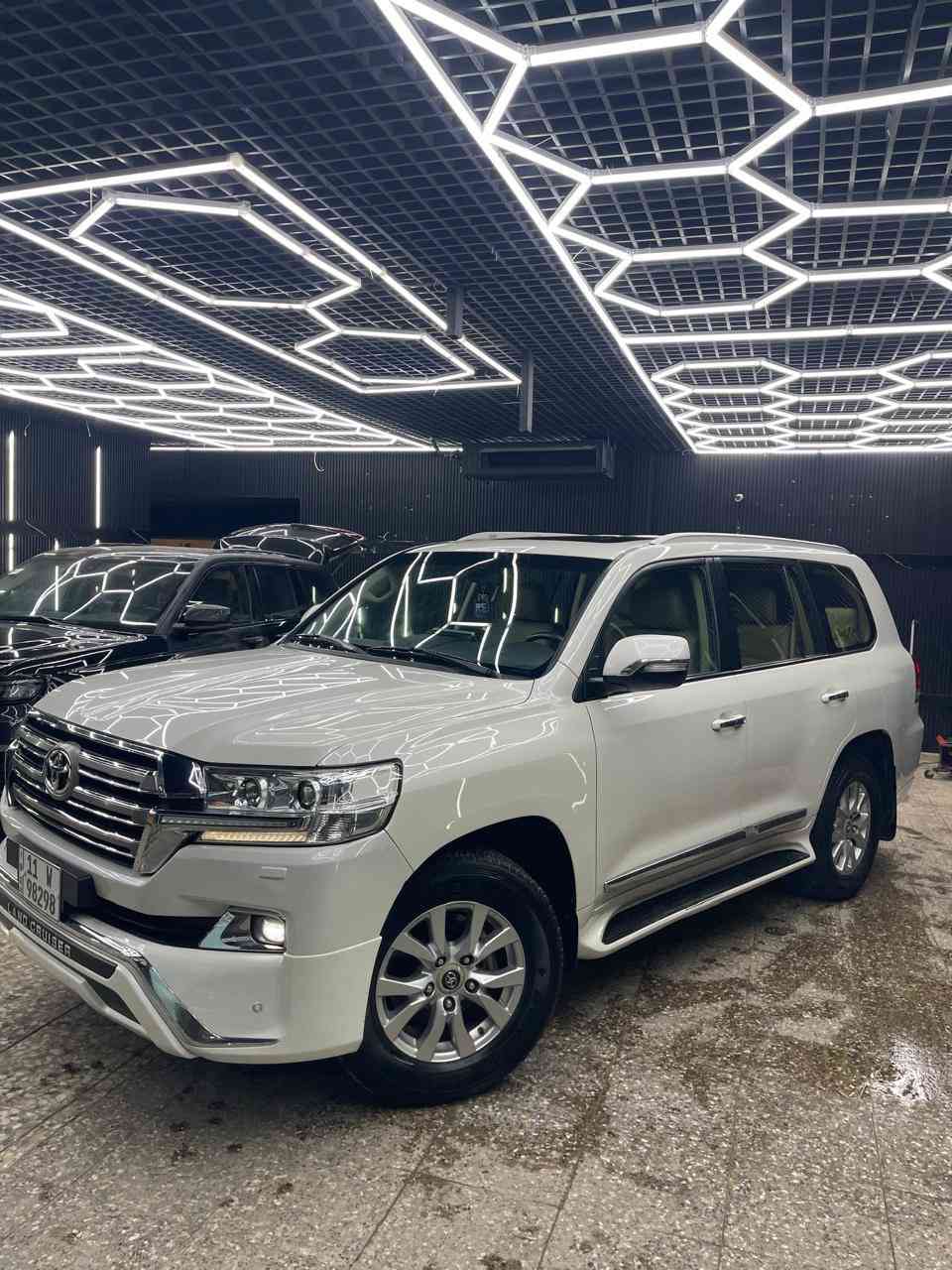 السلام عليكم 
لاندكروز 2018. 
فول مواصفات 

بريم اصل 

رقم بغداد باسمي 

رقم مميز

ماشية 150 الف
نظيفة وجاهزة 
مابيها اي نقص 
مكفولة 
السونار مرفق بالمنشور 

السعر 480$ ورقة 

العنوان بغداد 
المنصور

الاتصال 
***********
