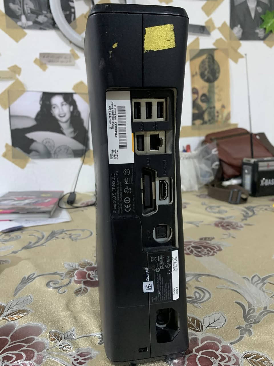 السلام عليكم
اكسبوكس 360 هارد 250 جهاز نظيف ما بي اي عيب وياه يدات 2 اصليات السعر 85 مكاني بصرة ابو الخصيب و موجود توصيل لكل العراق 
***********
