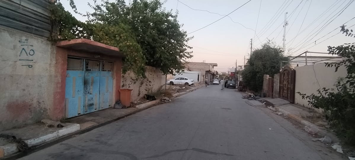 سلام عليكم
دار للبيع مساحة ٢٥٢ متر ( طابو ) 

الموقع شارع الكهربائيين

قرب بيت رشيد خياط 

 موقع تجاري والكل تعرف الشارع صار كلة مخازن وجمل
يعني يرهم مشروع

للتفاصيل اكثر     ***********
