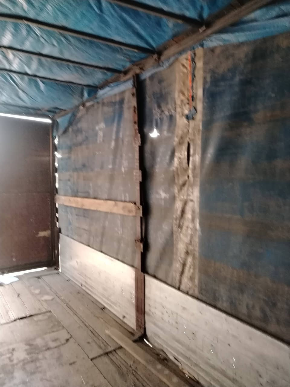 جادر فقط للبيع   هو والحديد مالته
نضيف مكان جبله  ***********
