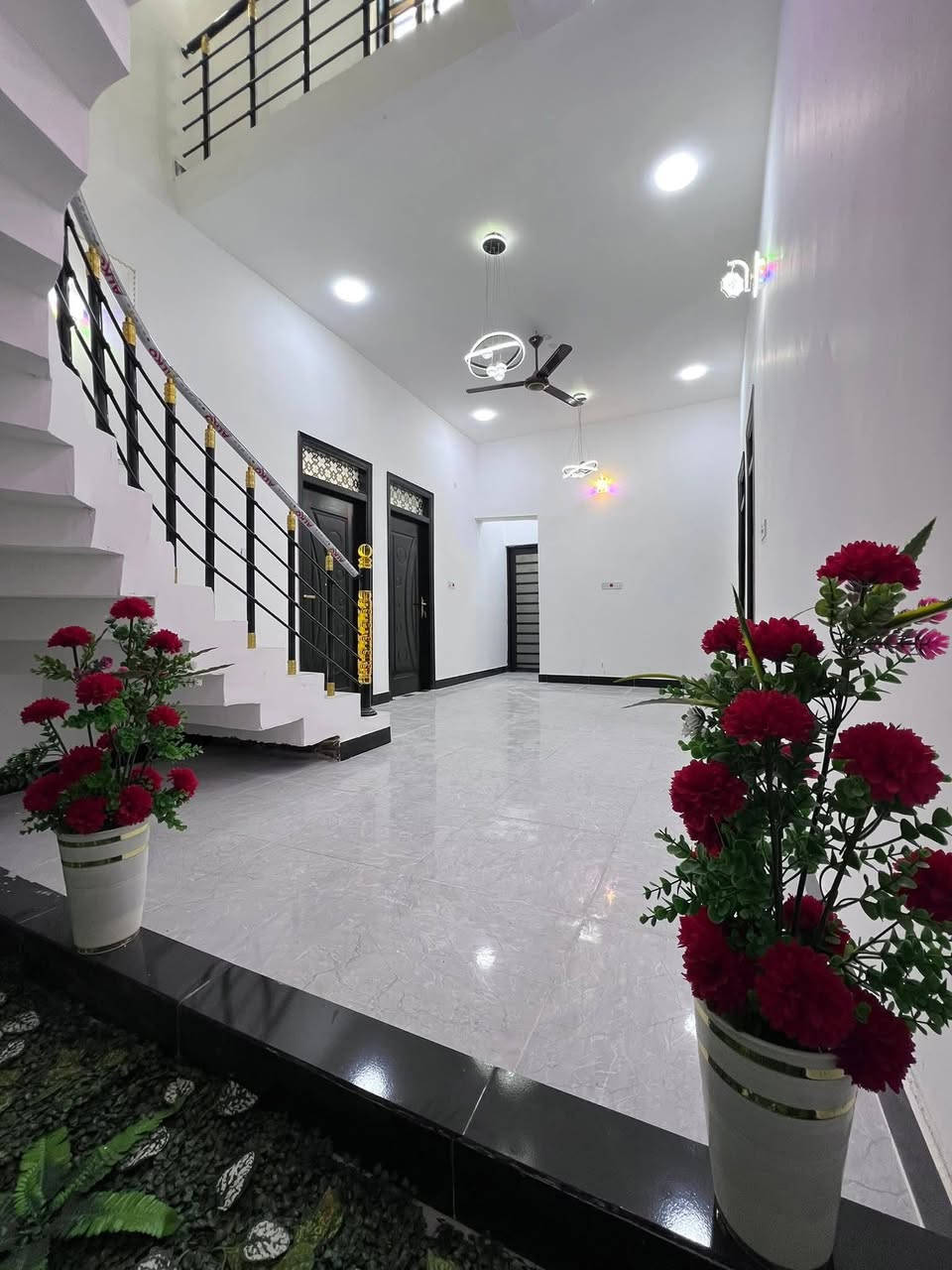 أسعد ألله أوقاتكم بكل خير 🔷
اللاستفسار📲***********

دار سكن للبيع بقمت روعه 🏭
المساحة 200 م
بناء حديث شقل درجه أولى👍
على شارع 10م تبليط 🛣
كافت لخدمات متوفره 

محتويات البيت ⬇️
1- كراج + حديقه
2- دوانيه
3- صاله
4- مطبخ
5- غرف منام عدد 2 
6- صحيات خارجي وداخلي

نوع العقار طابو زراعي
بأسم عراقي سند 25
الموقع راقي ⚡
البصره أبي الخصيب  محوله الزهير
قريب على مركز لمدينه
يبعد عن سايدين سياحي 700م

كل هاذ جمال وترتيب
بسعر 125 وبي مجال لشراي
اللاستفسار 📲 ***********
