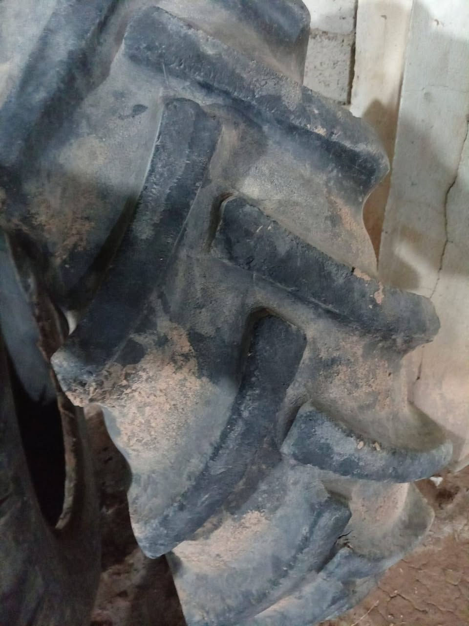 سلام عليكم زوج تايرات حجم 30 مال فوركسن بيهن براغي كما موضح بل صوره الاتصال على الرقم ***********
